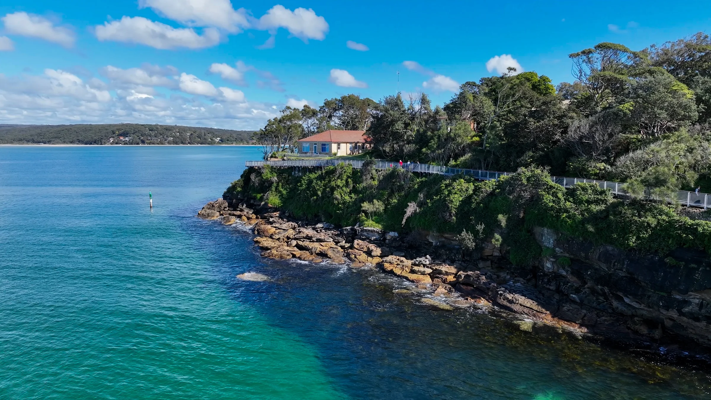 Hungry Point clifftop walkway above sandstone rocks and blue water
